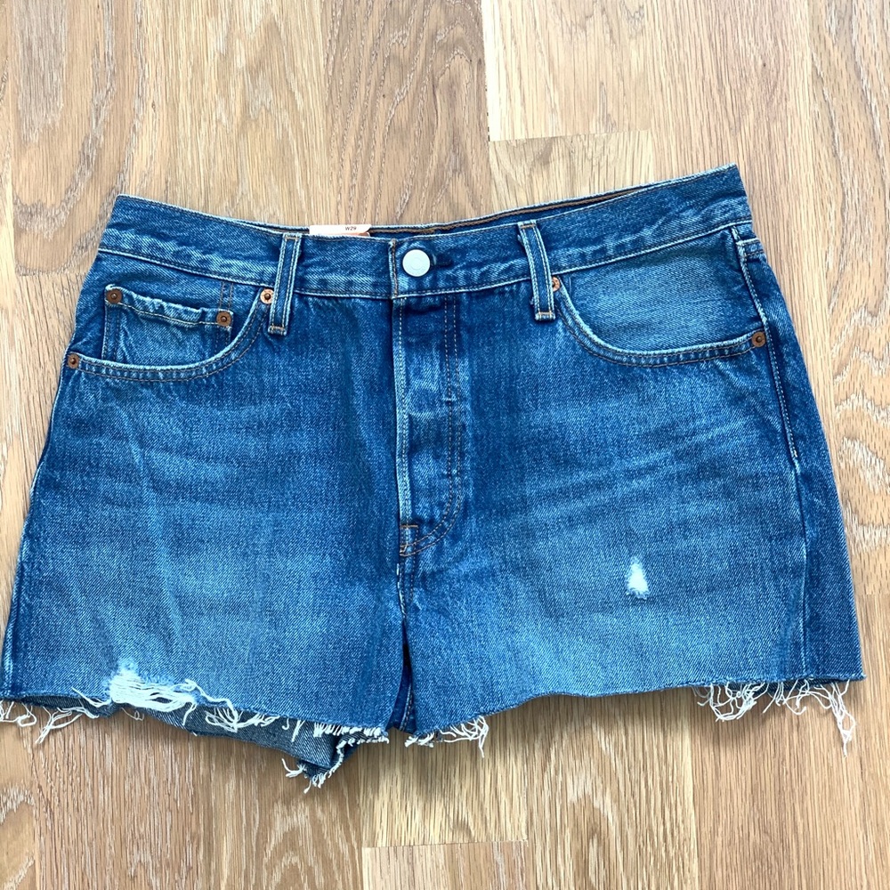 Levis 501 Straight Leg Jean shorts, size29. NWT